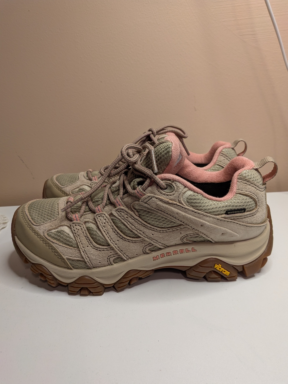 Merrell Moab 3 Waterproof Hiking Shoes Vibram Women’s 6 Beige Pink - Picture 2 of 11